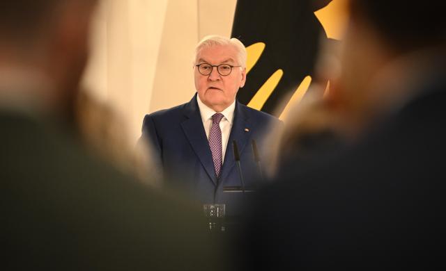04 February 2026, Berlin: German President Frank-Walter Steinmeier addresses the athletes at the Silver Laurel Leaf award ceremony. Medal winners from the Deaflympics and World Games are honored. Photo: Britta Pedersen/dpa