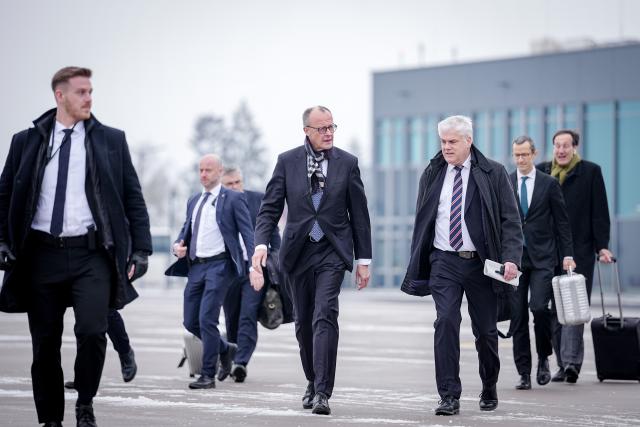 04 February 2026, Brandenburg, Schönefeld: German Chancellor Friedrich Merz walks to the Airbus A350 of the German Air Force at the military section of BER Berlin-Brandenburg Airport for the flight to Saudi Arabia. Merz is traveling to the Gulf region for the first time. Photo: Kay Nietfeld/dpa