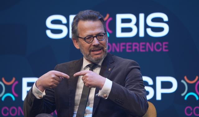 04 February 2026, Hamburg: Otto Fricke, Chairman of the Board of the German Olympic Sports Confederation (DOSB), speaks on stage during the Spobis sports business conference at the CCH Congress Center Hamburg. Photo: Marcus Brandt/dpa