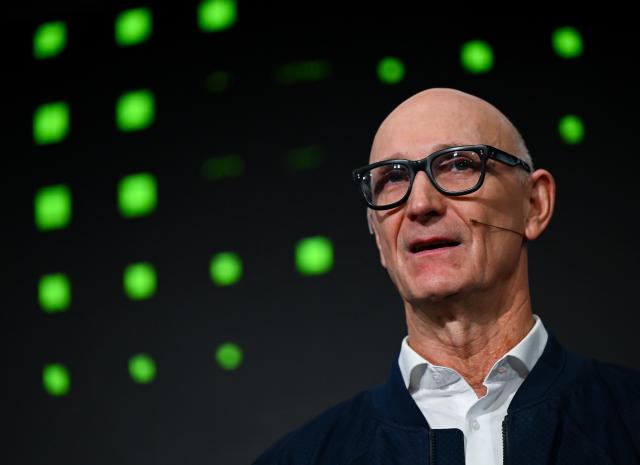 04 February 2026, Bavaria, Munich: Tim Hoettges, CEO of Deutsche Telekom AG, takes part in a press conference during the opening of Deutsche Telekom and NVIDIA's "Industrial AI Cloud" AI factory. According to the companies, the data center is one of the largest AI factories in Europe. Photo: Sven Hoppe/dpa