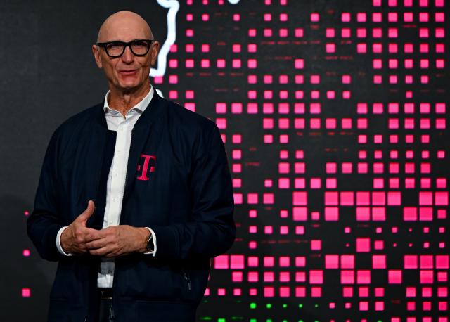 04 February 2026, Bavaria, Munich: Tim Hoettges, CEO of Deutsche Telekom AG, takes part in a press conference during the opening of Deutsche Telekom and NVIDIA's "Industrial AI Cloud" AI factory. According to the companies, the data center is one of the largest AI factories in Europe. Photo: Sven Hoppe/dpa
