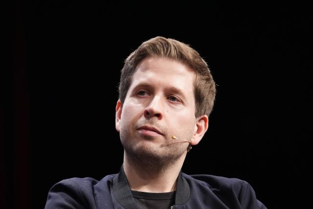 04 February 2026, Hamburg: Kevin Kuehnert, Former Social Democratic Party of Germany (SPD) secretary general and host of "Missverstehen Sie mich richtig" (Misunderstand Me Correctly), sits on stage during the Spobis sports business conference at the CCH Congress Center Hamburg. Photo: Marcus Brandt/dpa