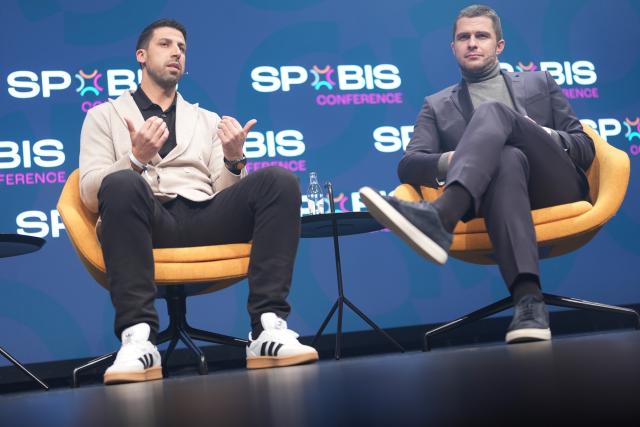 04 February 2026, Hamburg: Former German footballer Sami Khedira (L) speaks alongside Managing Director of DFL Deutsche Football Liga GmbH Marc Lenz on stage during the Spobis sports business conference at the CCH Congress Center Hamburg. Photo: Marcus Brandt/dpa
