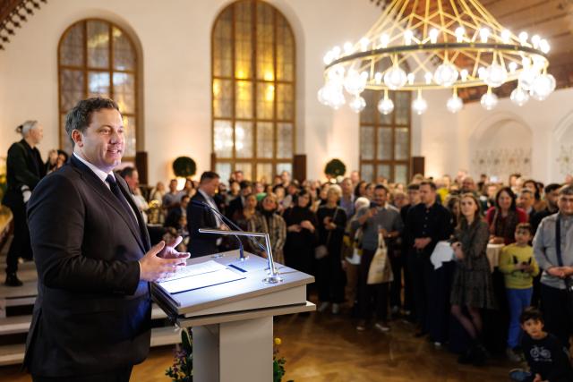 04 February 2026, Bavaria, Munich: German Minister of Finance Lars Klingbeil speaks at a reception for new German citizens in Munich's Old Town Hall. Photo: Matthias Balk/dpa