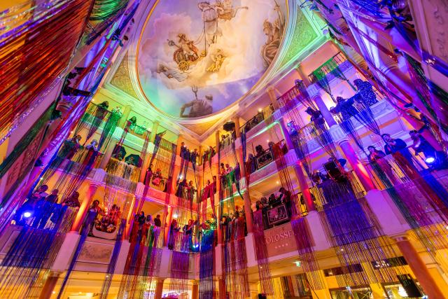 04 February 2026, Baden-Wuerttemberg, Rust: People with costumes stand in the foyer of the Hotel Colosseo, spread across the different floors during the Golden Fool's Bell award. The "Golden Fool's Bell" is awarded annually by the Association of Swabian-Alemannic Fools' Guilds (VSAN). Photo: Philipp von Ditfurth/dpa