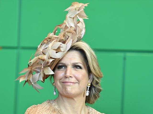 FILED - 06 July 2021, Berlin: Queen Maxima of the Netherlands wears a striking hat during a welcoming ceremony at the Reichstag building of the German parliament. Photo: Tobias Schwarz/POOL/AFP/dpa