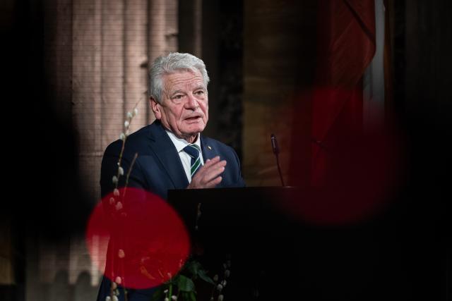 04 February 2026, Saxony, Goerlitz: Former German President Joachim Gauck speaks after receiving the International Bridge Award from the European city of Goerlitz/Zgorzelecz at the Goerlitz Synagogue Cultural Forum. Photo: Paul Glaser/dpa
