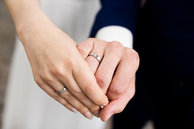 FILED - 16 June 2020, Cologne: A newlywed couple show off their wedding rings after the wedding ceremony. Photo: Rolf Vennenbernd/dpa