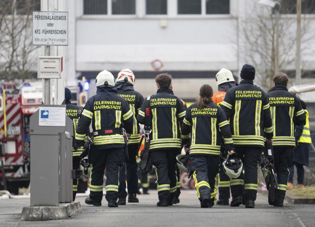 05 February 2026, Hesse, Darmstadt-Wixhausen: Firefighters fight a fire on the grounds of the GSI Helmholtzzentrum für Schwerionenforschung in Darmstadt. Photo: Boris Roessler/dpa