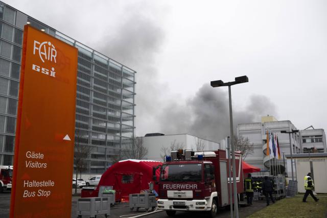 05 February 2026, Hesse, Darmstadt-Wixhausen: Firefighters fight a fire on the grounds of the GSI Helmholtzzentrum für Schwerionenforschung in Darmstadt. Photo: Boris Roessler/dpa
