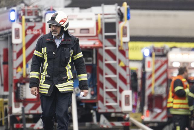 05 February 2026, Hesse, Darmstadt-Wixhausen: Firefighters fight a fire on the grounds of the GSI Helmholtzzentrum für Schwerionenforschung in Darmstadt. Photo: Boris Roessler/dpa