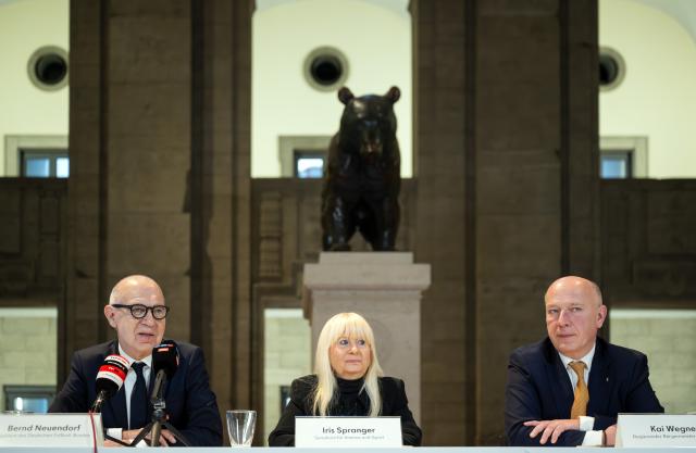 05 February 2026, Berlin: Bernd Neuendorf (l), President of the German Football Association (DFB), speaks alongside Iris Spranger (C), Senator for the Interior and Sport, and Berlin's Governing Mayor Kai Wegner during a press conference. Afterwards, an agreement was signed to hold the DFB Cup final in Berlin's Olympic Stadium until at least 2030. Photo: Soeren Stache/dpa