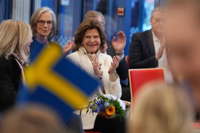 05 February 2026, Schleswig-Holstein, Flensburg: Queen Silvia of Sweden sits during her visit to the geriatric day clinic at St. Franziskus Hospital. Queen Silvia visits the Silvia dementia ward named after her. Photo: Marcus Brandt/dpa