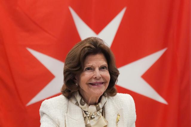 05 February 2026, Schleswig-Holstein, Flensburg: Queen Silvia of Sweden sits in front of the Malteser logo during her visit to the Geriatric Day Clinic at St. Franziskus Hospital. Queen Silvia visits the Silvia dementia ward named after her. Photo: Marcus Brandt/dpa