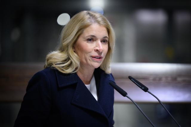 05 February 2026, Berlin: CEO of Deutsche Bahn AG Evelyn Palla speaks during a press statement at Berlin Central Station, following the fatal attack on a train conductor. Photo: Bernd von Jutrczenka/dpa