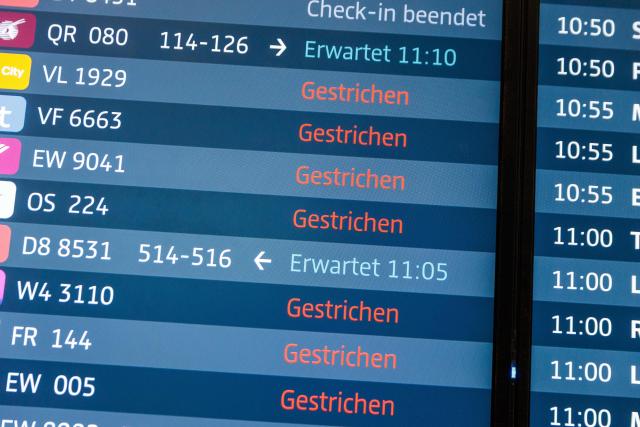 06 February 2026, Berlin: Display board at the capital's BER airport. Air traffic at BER Airport is restricted due to the weather. Photo: Carsten Koall/dpa