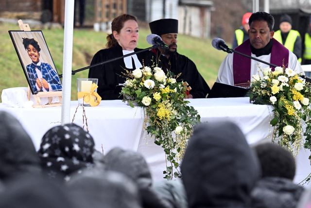 06 February 2026, North Rhine-Westphalia, Dormagen: Protestant pastor Stefanie Eschbach (L), pastor Beza Mengistu of Ethiopian Orthodox community (C) and Catholic vicar Father Jaison Kavalakatt speak during the funeral service following the violent death of 14-year-old Yosef in Dormagen. Photo: Federico Gambarini/dpa