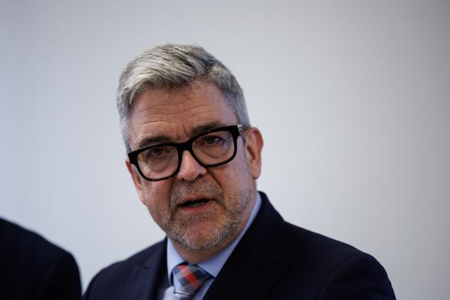 06 February 2026, Rhineland-Palatinate, Mainz: President of the Police Headquarters for Operations, Logistics, and Technology Philipp Roemer speaks at the press conference to demonstrate how the detector will be used to recognize and analyze manipulated image content in the future. Photo: Hannes P. Albert/dpa