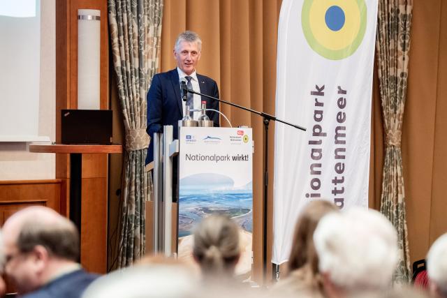 06 February 2026, Lower Saxony, Wilhelmshaven: Head of the Lower Saxony Wadden Sea National Park Administration Peter Suedbeck speaks at a ceremony marking the anniversary of the Lower Saxony Wadden Sea National Park. In January 1986, the ordinance establishing the Lower Saxony Wadden Sea National Park came into force. Photo: Hauke-Christian Dittrich/dpa
