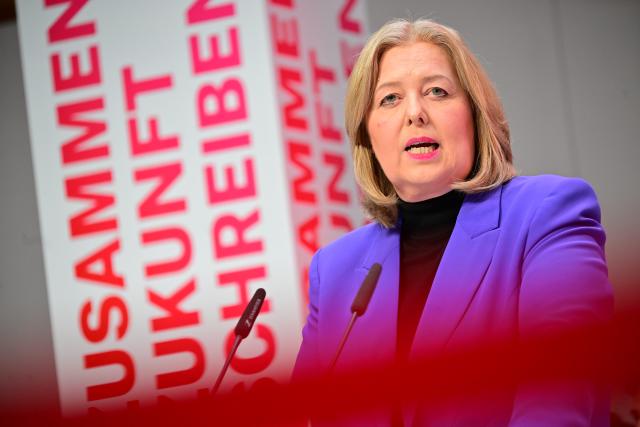 07 February 2026, Berlin: Baerbel Bas, Chairwoman of the SPD, speaks during the annual kick-off meeting of the SPD party executive under the motto "Writing the future together" at the Willy Brandt House. Photo: Sebastian Gollnow/dpa