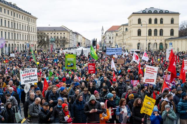 07 February 2026, Bavaria, Munich: Demonstrators protest against vacancies and luxury apartment renovations at a rent demo. With a large demonstration, associations want to draw attention to the precarious situation on the rental market in Munich. Photo: Lennart Preiss/dpa