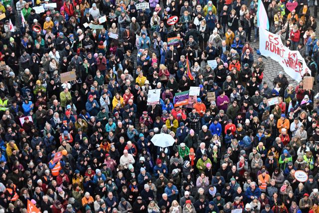 07 February 2026, Bavaria, Weilheim: Demonstrators stand on Marienplatz during the demonstration organized by the alliance "Wir in Weilheim" (We in Weilheim) for democracy and human dignity and against a planned Alternative for Germany (AfD). Photo: Felix Hörhager/dpa