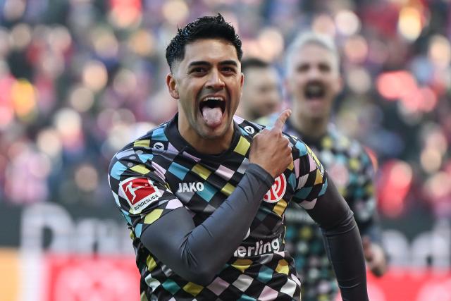07 February 2026, Rhineland-Palatinate, Mainz: Mainz's Nadiem Amiri celebrates scoring his side's first goal during the German Bundesliga soccer match between FSV Mainz 05 and FC Augsburg at Mewa Arena. Photo: Florian Wiegand/dpa - WICHTIGER HINWEIS: Gemäß den Vorgaben der DFL Deutsche Fußball Liga bzw. des DFB Deutscher Fußball-Bund ist es untersagt, in dem Stadion und/oder vom Spiel angefertigte Fotoaufnahmen in Form von Sequenzbildern und/oder videoähnlichen Fotostrecken zu verwerten bzw. verwerten zu lassen.