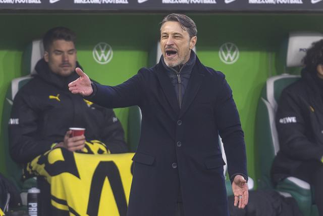 07 February 2026, Lower Saxony, Wolfsburg: Borussia Dortmund coach Niko Kovac gestures on the touchline during the German Bundesliga soccer match between VfL Wolfsburg and Borussia Dortmund at Volkswagen Arena. Photo: David Inderlied/dpa - WICHTIGER HINWEIS: Gemäß den Vorgaben der DFL Deutsche Fußball Liga bzw. des DFB Deutscher Fußball-Bund ist es untersagt, in dem Stadion und/oder vom Spiel angefertigte Fotoaufnahmen in Form von Sequenzbildern und/oder videoähnlichen Fotostrecken zu verwerten bzw. verwerten zu lassen.
