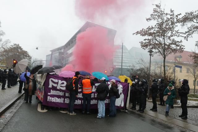07 February 2026, Thuringia, Jena: People set off smoke bombs during a demonstration against the sentencing of Maja T. by the Budapest Criminal Court. A few days ago, the court sentenced Maja T., a non-binary German person, to eight years in prison. Photo: Bodo Schackow/dpa