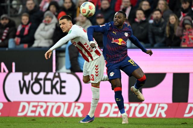 08 February 2026, North Rhine-Westphalia, Cologne: Cologne's Jan Thielmann and Leipzig's and David Raum battle for the ball during the German Bundesliga soccer match between 1.FC Cologne and RB Leipzig at RheinEnergieStadion. Photo: Federico Gambarini/dpa - IMPORTANT NOTE: In accordance with the regulations of the DFL German Football League and the DFB German Football Association, it is prohibited to utilize or have utilized photographs taken in the stadium and/or of the match in the form of sequential images and/or video-like photo series.