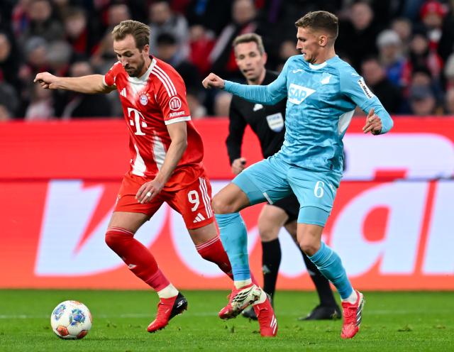 08 February 2026, Bavaria, Munich: Bayern Munich's Harry Kane (L) and Hoffenheim's Grischa Proemel battle for the ball during the German Bundesliga soccer match between Bayern Munich and TSG 1899 Hoffenheim at the Allianz Arena. Photo: Sven Hoppe/dpa - IMPORTANT NOTE: In accordance with the regulations of the DFL German Football League and the DFB German Football Association, it is prohibited to utilize or have utilized photographs taken in the stadium and/or of the match in the form of sequential images and/or video-like photo series.