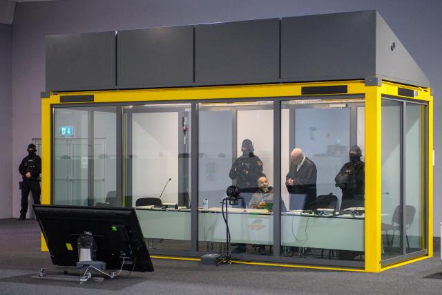09 February 2026, Saxony-Anhalt, Magdeburg: Taleb al-Abdulmohsen (C) sits in the dock of the temporary courtroom of the Magdeburg Regional Court and confers with his court-appointed defense attorney Thomas Breiter (2nd R) as proceedings resume in the trial over the fatal incident at the Magdeburg Christmas market. German prosecutors have charged the Saudi Arabian national with attempted murder in 338 cases. Photo: Klaus-Dietmar Gabbert/dpa