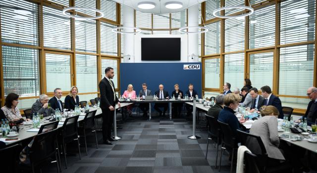09 February 2026, Berlin: (L-R) Christina Stumpp, Deputy Secretary General of the Christian Democratic Union (CDU), Carsten Linnemann, CDU Secretary General, Germany's Chancellor Friedrich Merz, Karin Prien, Minister for Education, Family, Seniors, Women and Youth, and Michael Kretschmer, Minister President of Saxony, sit at the start of a meeting of the German Executive Committee of the CDU at the Konrad Adenauer House. Photo: Bernd von Jutrczenka/dpa