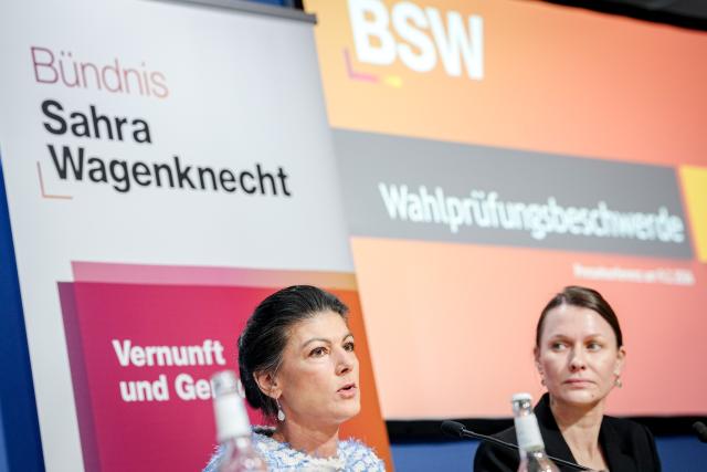 09 February 2026, Berlin: Sahra Wagenknecht (L), chairwoman of the Sahra Wagenknecht Alliance (BSW), attends a press conference on the submission of the election review complaint. Photo: Kay Nietfeld/dpa