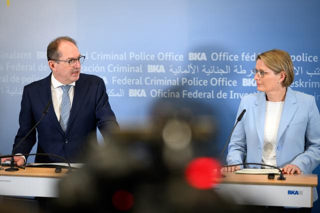 09 February 2026, Berlin: Alexander Dobrindt (L), German Minister of the Interior, and Stefanie Hubig, German Minister of Justice and Consumer Protection, speak at the start of their visit to the Joint Counter-Terrorism Center (GTAZ) on the premises of the German Criminal Police Office (BKA) in Berlin. The GTAZ is the central cooperation platform for combating international, religiously motivated terrorism. Photo: Bernd von Jutrczenka/dpa