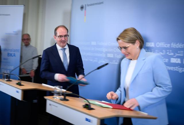 09 February 2026, Berlin: Alexander Dobrindt (L), German Minister of the Interior, and Stefanie Hubig, German Minister of Justice and Consumer Protection, speak at the start of their visit to the Joint Counter-Terrorism Center (GTAZ) on the premises of the German Criminal Police Office (BKA) in Berlin. The GTAZ is the central cooperation platform for combating international, religiously motivated terrorism. Photo: Bernd von Jutrczenka/dpa