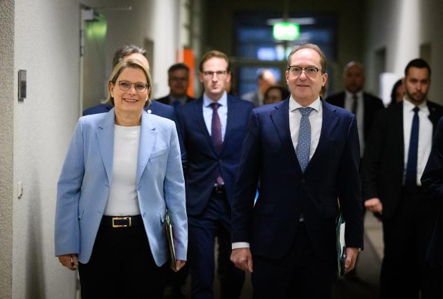 09 February 2026, Berlin: Alexander Dobrindt (L), German Minister of the Interior, and Stefanie Hubig, German Minister of Justice and Consumer Protection, visit the Joint Counter-Terrorism Center (GTAZ) on the premises of the German Criminal Police Office (BKA) in Berlin. The GTAZ is the central cooperation platform for combating international, religiously motivated terrorism. Photo: Bernd von Jutrczenka/dpa