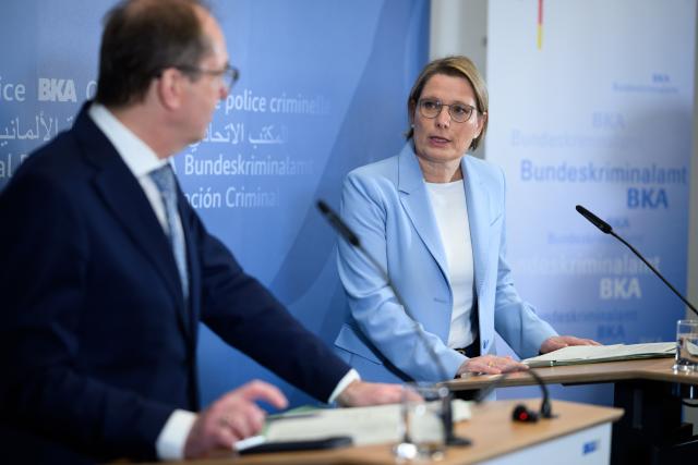 09 February 2026, Berlin: Alexander Dobrindt (L), German Minister of the Interior, and Stefanie Hubig, German Minister of Justice and Consumer Protection, visit the Joint Counter-Terrorism Center (GTAZ) on the premises of the German Criminal Police Office (BKA) in Berlin. The GTAZ is the central cooperation platform for combating international, religiously motivated terrorism. Photo: Bernd von Jutrczenka/dpa