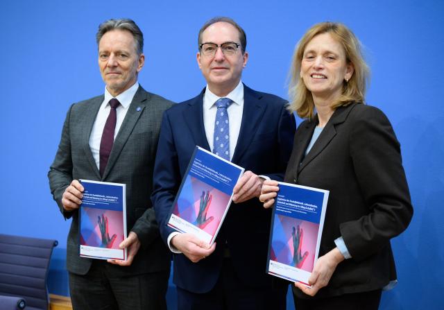 10 February 2026, Berlin: Karin Prien (R-L), German Minister of Education, Family Affairs, Senior Citizens, Women and Youth, Alexander Dobrindt, German Minister of the Interior, and Holger Muench, President of the Federal Criminal Police Office (BKA), present the dark field study on violence in Germany - LeSuBiA (living situation, safety and stress in everyday life) at the Federal Press Conference. Photo: Bernd von Jutrczenka/dpa