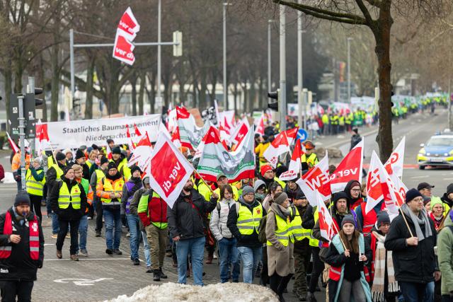 10 February 2026, Lower Saxony, Hanover: Demonstrators walk through the city center of Hanover. The service union Verdi, the police union, the education and science union and IG BAU call on their members to go on warning strike. Photo: Michael Matthey/dpa