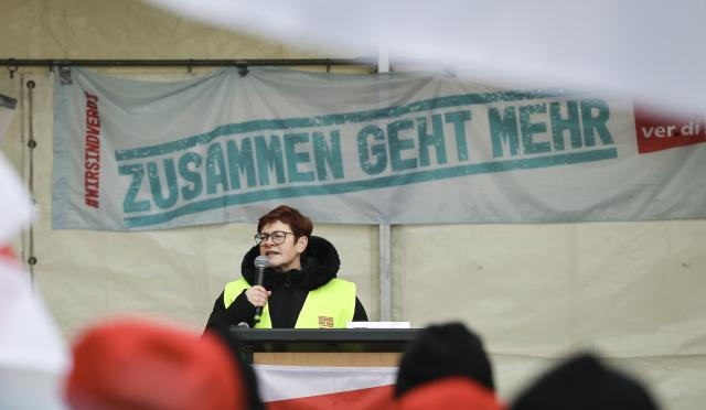 10 February 2026, Hamburg: Christine Behle, deputy national chairwoman of the United Services Union (Verdi), speaks during a warning strike in the public sector in front of the Europa Passage in the city center. One day before the continuation of the third round of talks this Wednesday in Potsdam, the unions want to increase the pressure on the employers Photo: Christian Charisius/dpa