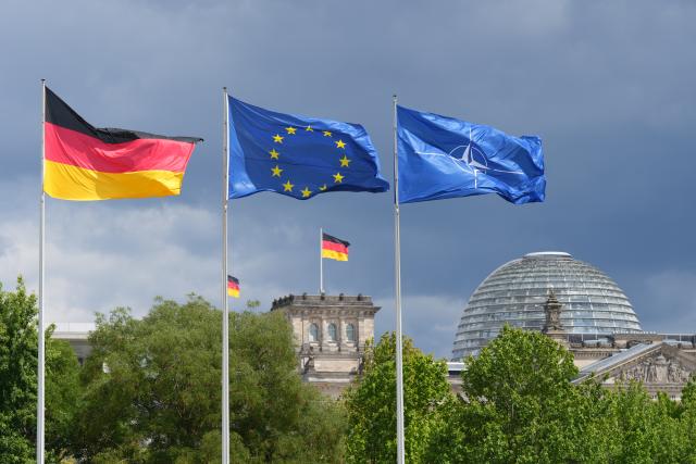 FILED - 09 July 2025, Berlin: The flags of Germany, the European Union and NATO fly in front of the German Reichstag before the arrival of NATO Secretary General Rutte. Photo: Soeren Stache/dpa
