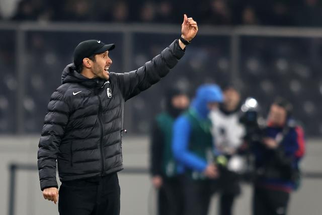 10 February 2026, Berlin: Freiburg Coach Julian Schuster gestures during the German DFB Cup quarter-final soccer match between Hertha BSC and SC Freiburg at Olympiastadion. Photo: Andreas Gora/dpa
