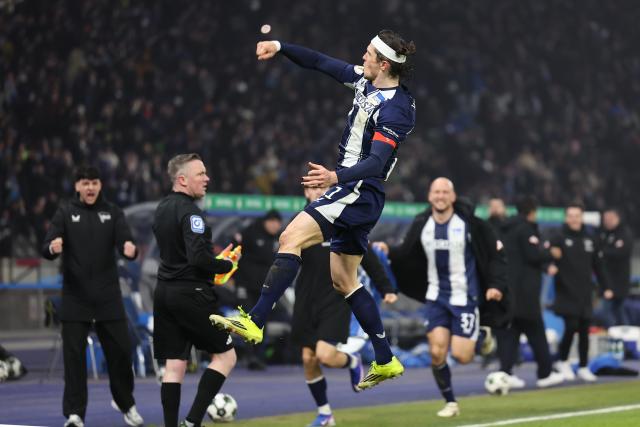 10 February 2026, Berlin: Hertha's Fabian Reese celebrates scoring his side's first goal during the German DFB Cup quarter-final soccer match between Hertha BSC and SC Freiburg at Olympiastadion. Photo: Andreas Gora/dpa