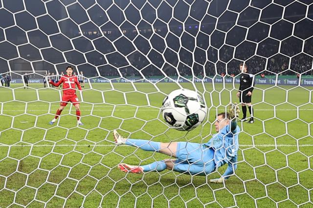 10 February 2026, Berlin: Freiburg's Yuito Suzuki scores his penalty shoot out during the German DFB Cup quarter-final soccer match between Hertha BSC and SC Freiburg at Olympiastadion. Photo: Andreas Gora/dpa