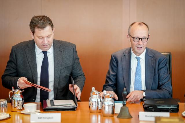 11 February 2026, Berlin: Lars Klingbeil, German Federal Minister of Finance, Vice-Chancellor and SPD Federal Chairman, and Federal Chancellor Friedrich Merz take part in the meeting of the Federal Cabinet in the Federal Chancellery. Photo: Kay Nietfeld/dpa