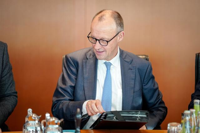 02 November 2026, Berlin: German Chancellor Friedrich Merz takes part in the meeting of the Federal Cabinet in the Federal Chancellery. Photo: Kay Nietfeld/dpa