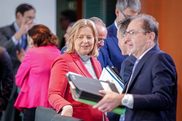 02 November 2026, Berlin: Baerbel Bas, Federal Minister of Labor and Social Affairs and SPD party leader, and Alexander Dobrindt, Federal Minister of the Interior, attend the meeting of the Federal Cabinet in the Federal Chancellery. Photo: Kay Nietfeld/dpa