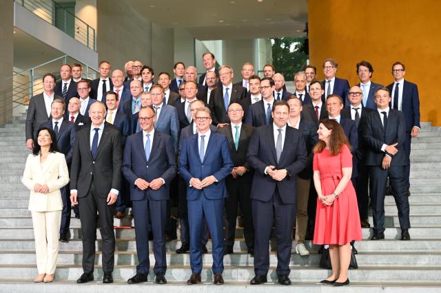 FILED - 21 July 2025, Berlin: (Front row, L-R) Katherina Reiche, German Minister for Economic Affairs and Energy, Roland Busch, CEO of Siemens, German Chancellor Friedrich Merz, Christian Sewing, CEO of Deutsche Bank, Lars Klingbeil, German Finance Minister and Vice Chancellor, and Bettina Orlopp, CEO of Commerzbank, pose at the "Made for Germany" investment summit at the Chancellery in Berlin. The summit focuses on strengthening Germany as a business location. Photo: Katharina Kausche/dpa