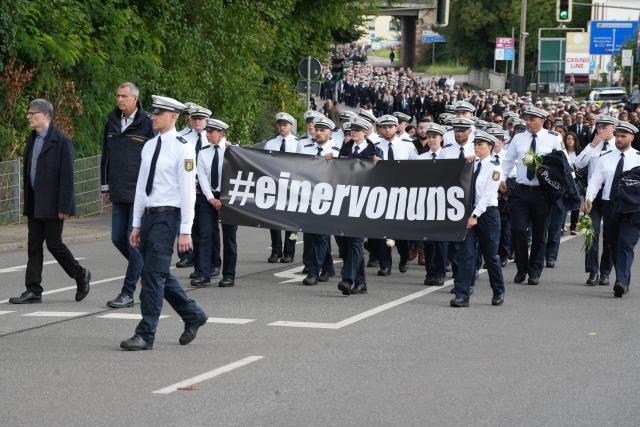 FILED - 30 August 2025, Saarland, Saarlouis: Numerous police officers attend the funeral of police officer Simon B., who was shot dead in Voelklingen, in a funeral march. A 19-year-old accused of fatally shooting a police officer after robbing a petrol station in western Germany went on trial on Wednesday. Photo: Patrick von Frankenberg/dpa